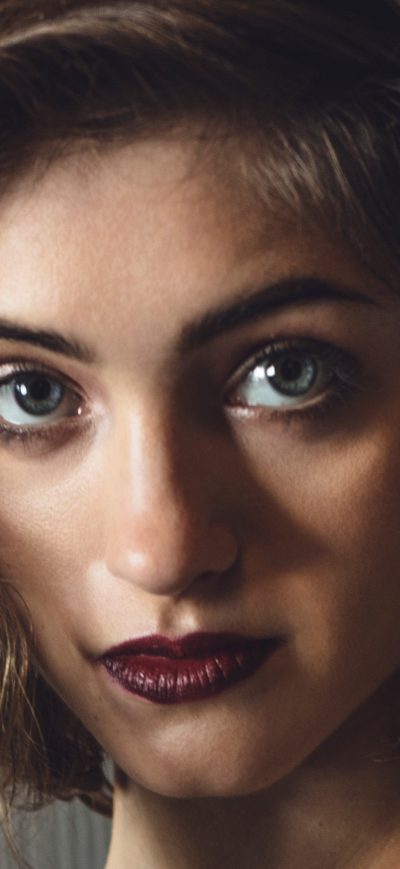 Fond d'écran iPhone Natalia Dyer Closeup 4k