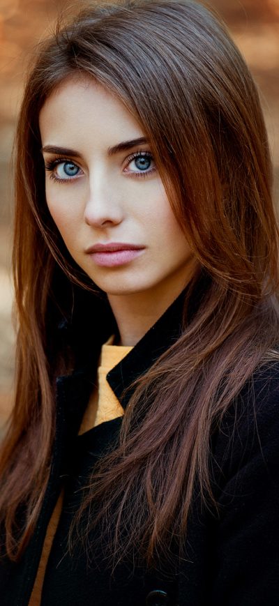 Fond d'écran iPhone Long Hair Girl Blue Eyes
