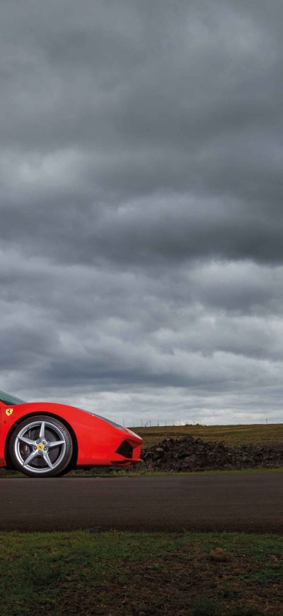 Fond d'écran iPhone Ferrari 488 GTB Vs Aprilia RSV4