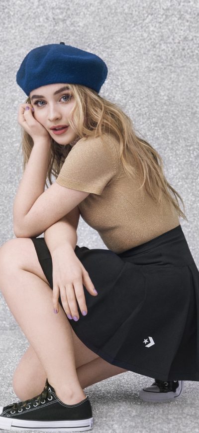 Fond d'écran iPhone Sabrina Carpenter Converse Photoshoot 4k