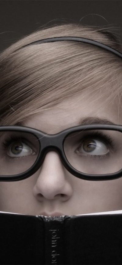 Fond d'écran iPhone Glasses School Girl