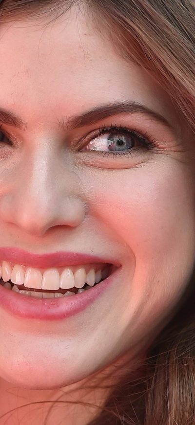 Fond d'écran iPhone Alexandra Daddario Cute Smile