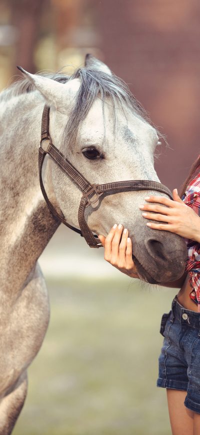 Fond d'écran iPhone Beautiful Girl With Horse 4k