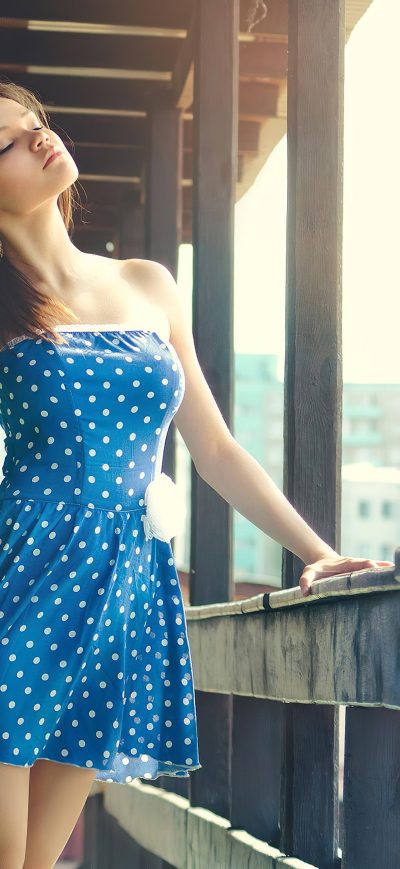 Fond d'écran iPhone Girl Polka Dots Dress 4k