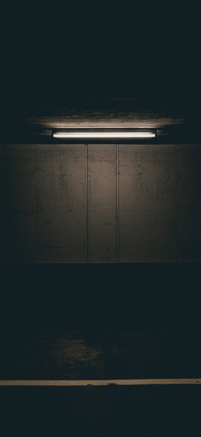 Fond d'écran Spotlight Dark 5k sur iPhone