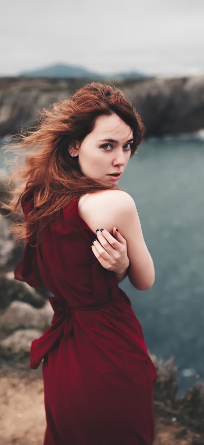 Fond d'écran iPhone Redhead Girl Looking Back 4k