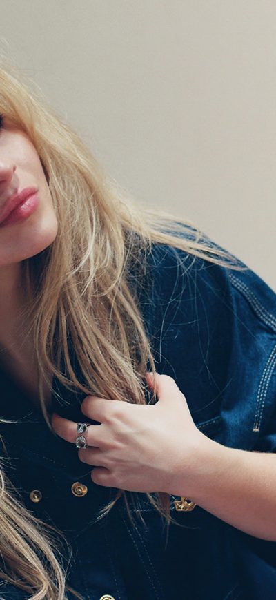 Fond d'écran iPhone Sabrina Carpenter Billboard 5k