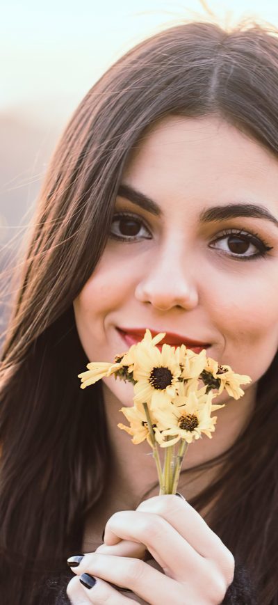 Fond d'écran iPhone Victoria Justice Cute 2020