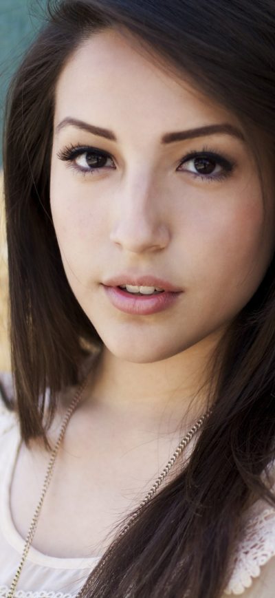 Fond d'écran Chloe Gueit sur iPhone