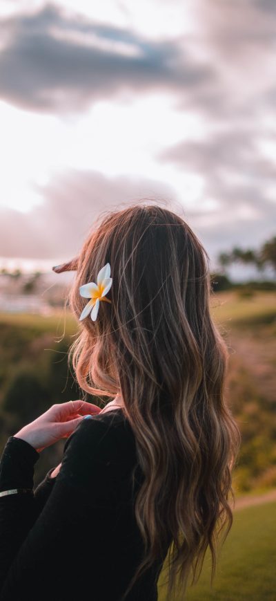 Fond d'écran iPhone Girl With Flower In Her Hair