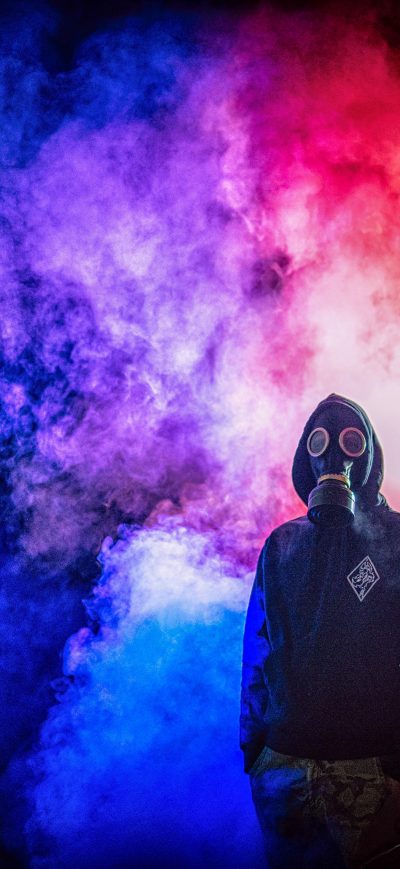 Fond d'écran iPhone Cyberpunk Man Colorful Smoke Bomb