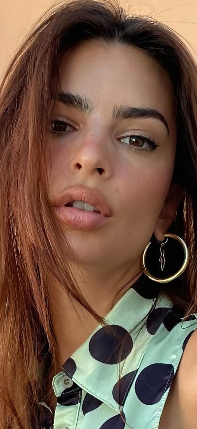 Fond d'écran iPhone Emily Ratajkowski Inamorata 5k