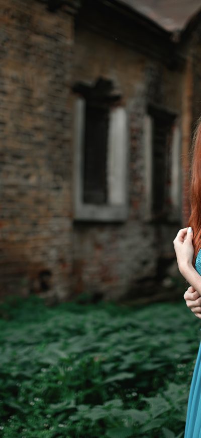 Fond d'écran iPhone Blue Dress Red Hair 4k