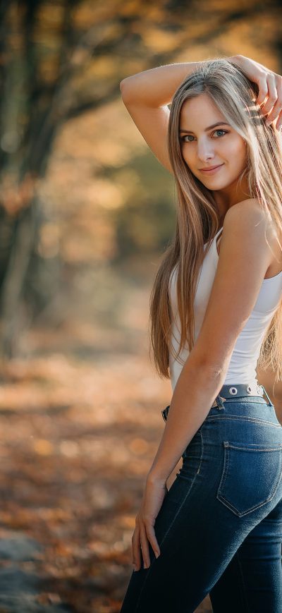 Fond d'écran iPhone Blonde Model Blue Jeans 4k