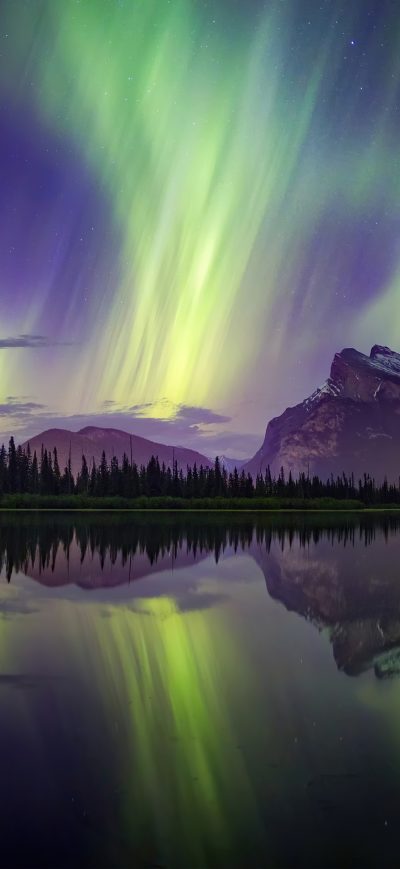 Fond d'écran iPhone Aurora Borealis Mountains Lake Reflection Banff National Park