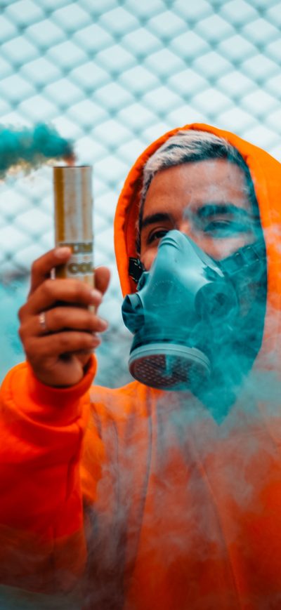 Fond d'écran iPhone Orange Hoodie Guy With Smoke