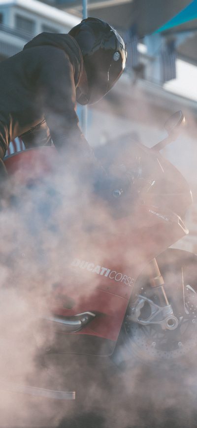 Fond d'écran iPhone The Crew 2 Ducati Panigale R Burnout 4k