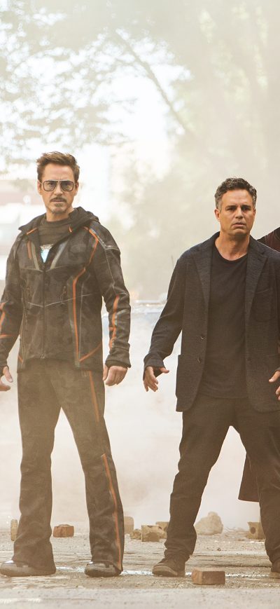 Fond d'écran iPhone Tony Stark Doctor Strange Wong And Bruce Banner Avengers Infinity War