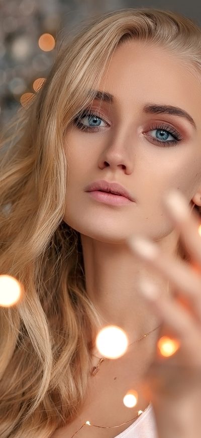 Fond d'écran iPhone Blonde Girl Bokeh Lights 4k