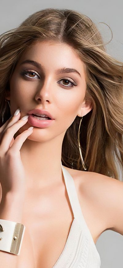 Fond d'écran iPhone Camila Morrone 2020