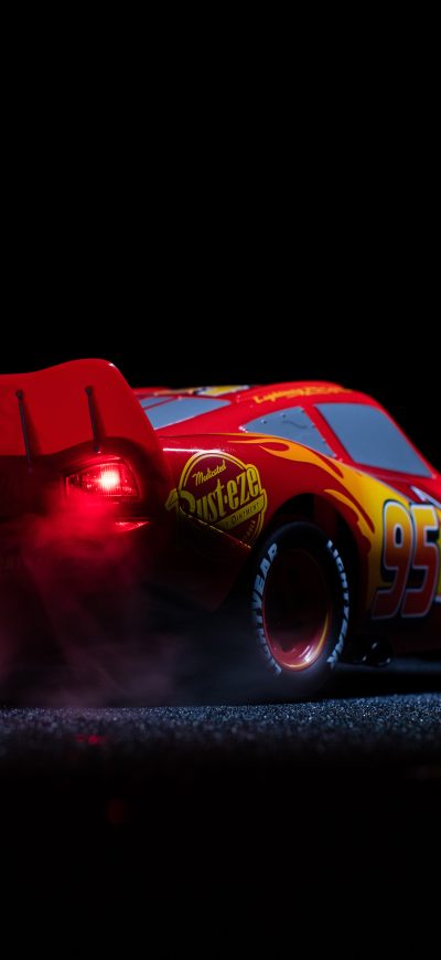 Fond d'écran iPhone Lightning McQueen Cars 3 Pixar Disney 4k