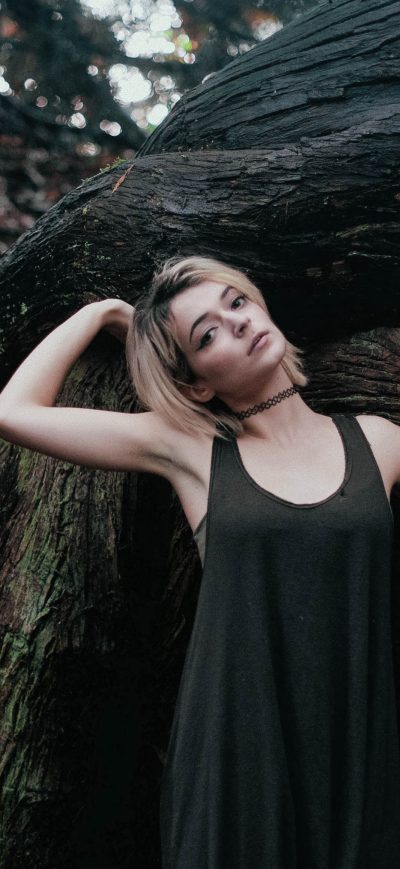 Fond d'écran iPhone Girl Forest Portrait 4k