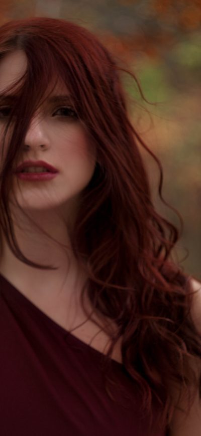 Fond d'écran iPhone Redhead Girl Bokeh 8k