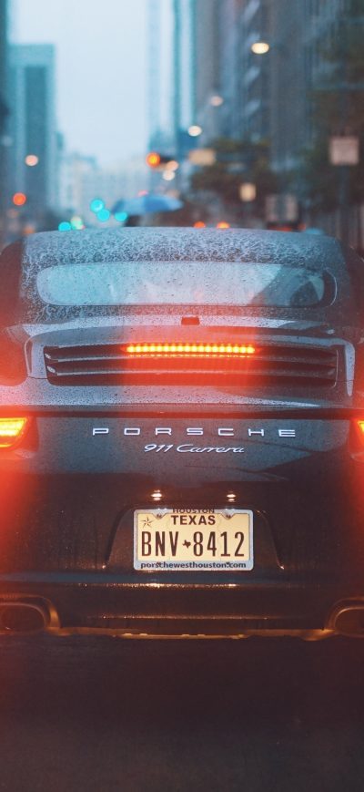 Fond d'écran iPhone Porsche 911 Carrera Talilights Bokeh Rain City