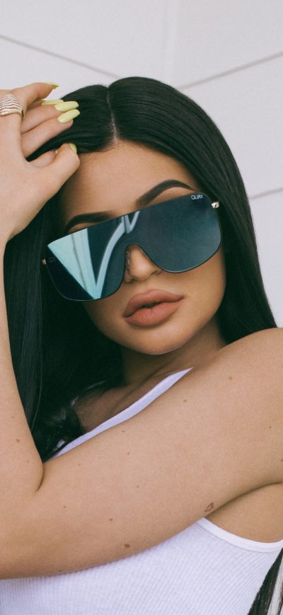 Fond d'écran Kylie Jenner 2018 Quay X Drop Two Collection sur iPhone