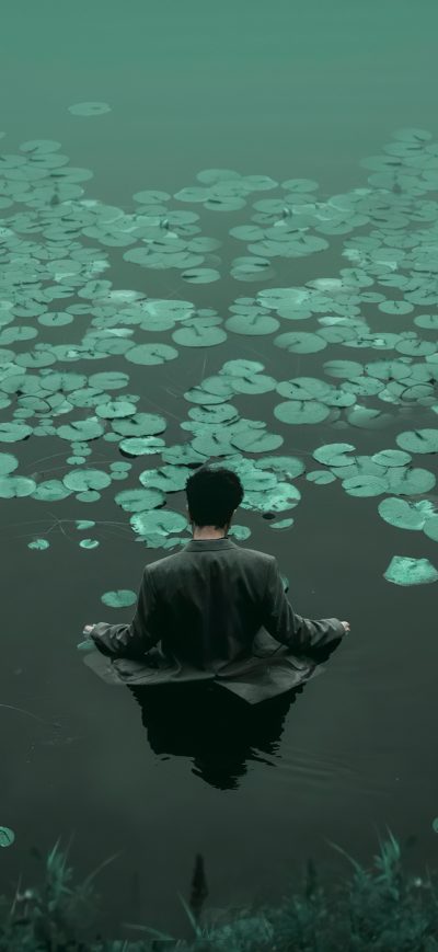 Fond d'écran iPhone Rapid Change Man Walking In Lake 4k