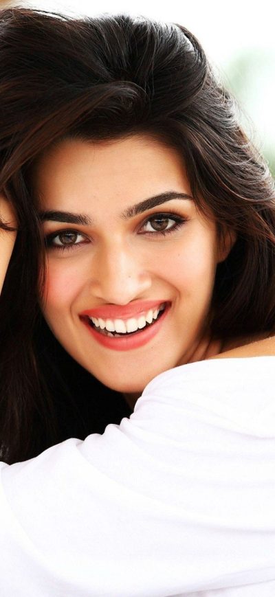 Fond d'écran iPhone Kriti Sanon Smiling
