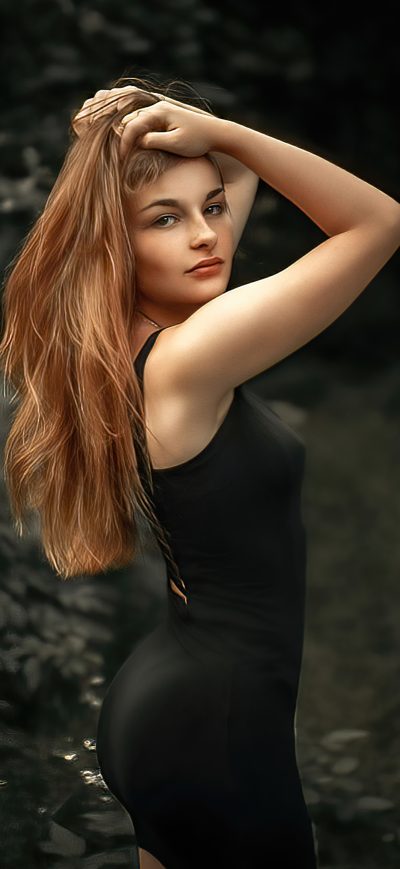 Fond d'écran iPhone Girl Black Dress Hands On Head 4k