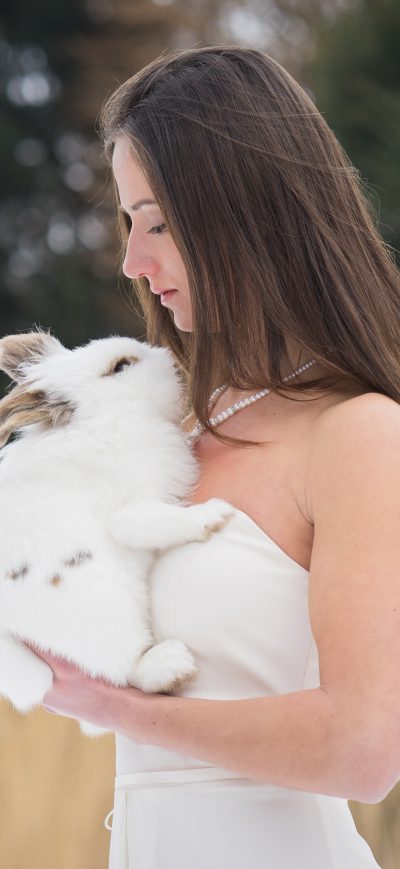 Fond d'écran iPhone Girl With Rabbit 5k