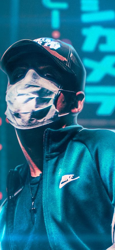Fond d'écran iPhone Hat Face Covered Mask Neon City 4k