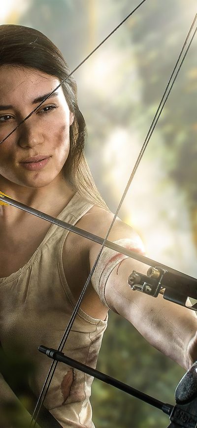 Fond d'écran iPhone Lara Croft With Bow And Arrrow Cosplay 4k