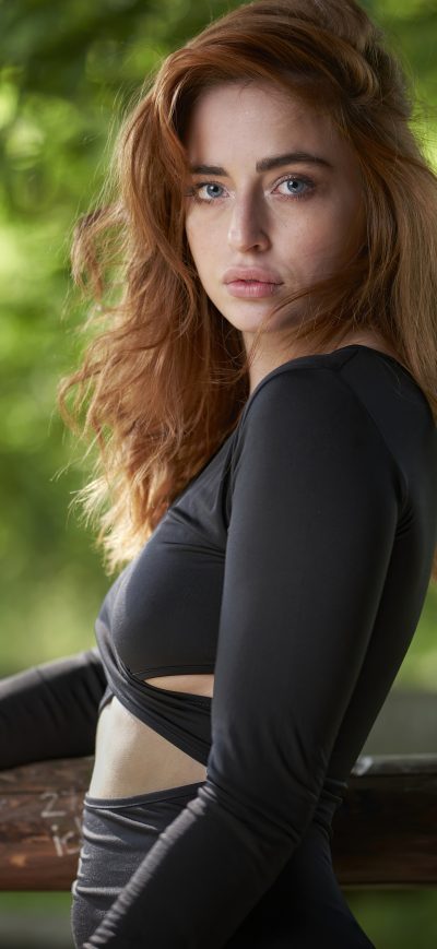 Fond d'écran iPhone Redhead Black Dress 5k