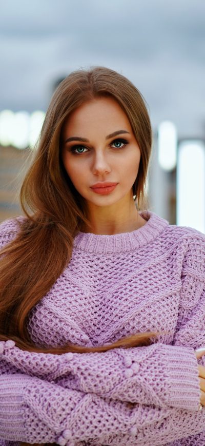 Fond d'écran iPhone Girl In Sweater Outdoors