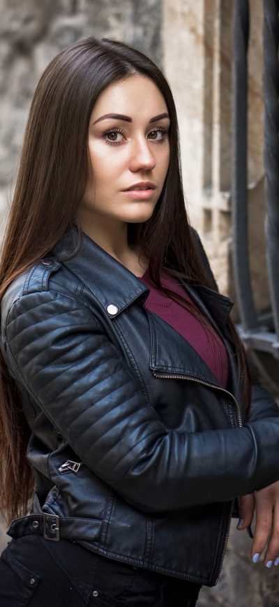 Fond d'écran iPhone Women Outdoors Leather Jacket