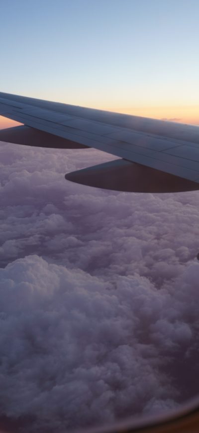 Fond d'écran iPhone Airplane Clouds Wings Flying 5k