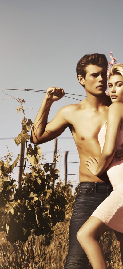 Fond d'écran iPhone Hailey Baldwin Guess