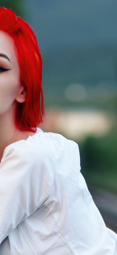 Fond d'écran iPhone Redhead Girl Looking At Viewer