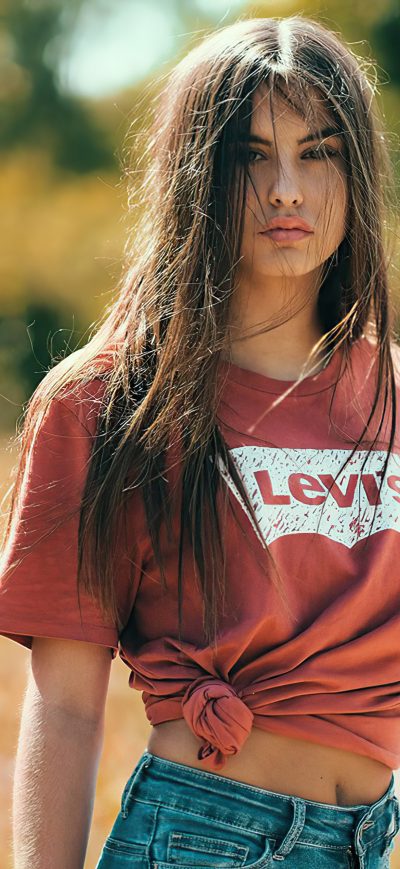 Fond d'écran iPhone Girl Hair In Face Levis Tshirt 4k