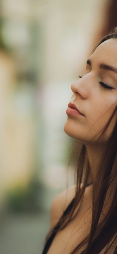 Fond d'écran iPhone Girls Closed Eyes 4k