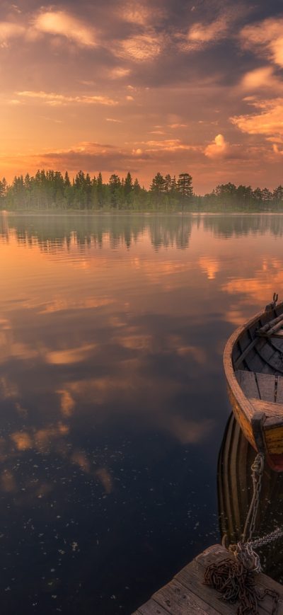 Fond d'écran iPhone Boat In Silent Lake Nature Sunset