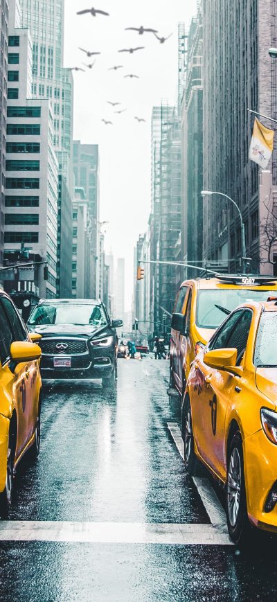 Fond d'écran iPhone New York Taxi Wet Roads Tall Buildings 5k