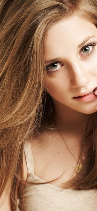 Fond d'écran 5k Lili Reinhart sur iPhone