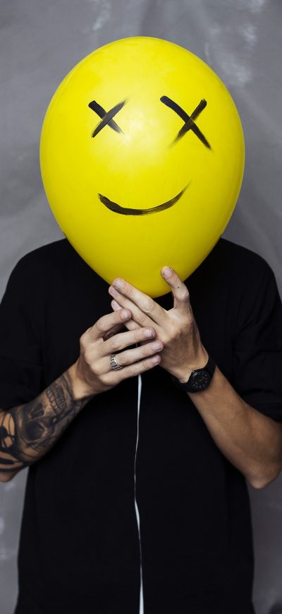 Fond d'écran iPhone Boy With Smiley Balloon On Face