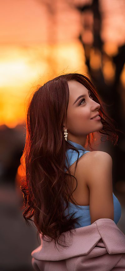 Fond d'écran iPhone Girl Sunset Smiling Golden Hair 4k