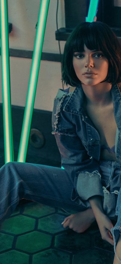 Fond d'écran Kendall Jenner Drop Three 2018 Collection sur iPhone