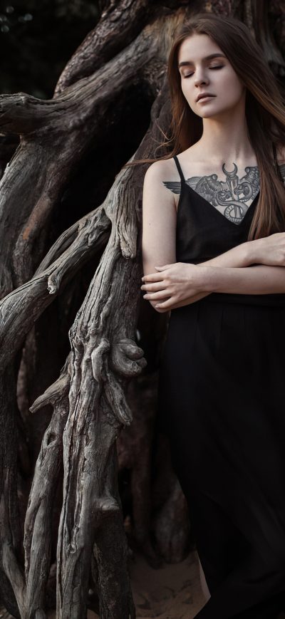 Fond d'écran iPhone Black Dress Girl Closed Eyes 4k